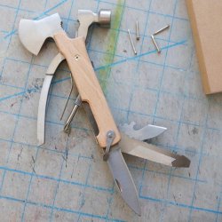 Kikkerland Multitool Mini Bijl - 10 in 1- Platte schroevendraaier - Flesopener - Ruimer - Zaagblad - Vijl - Mes - Kruiskop schroevendraaier - Tang - Draadknipper - Cadeau voor man