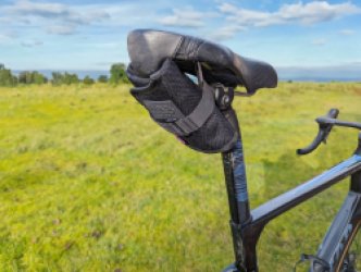 The Pack Tool roll | Zadeltasje - 3 Vakken - Stevig materiaal - Eenvoudige montage - Racefiets - Gravelbike